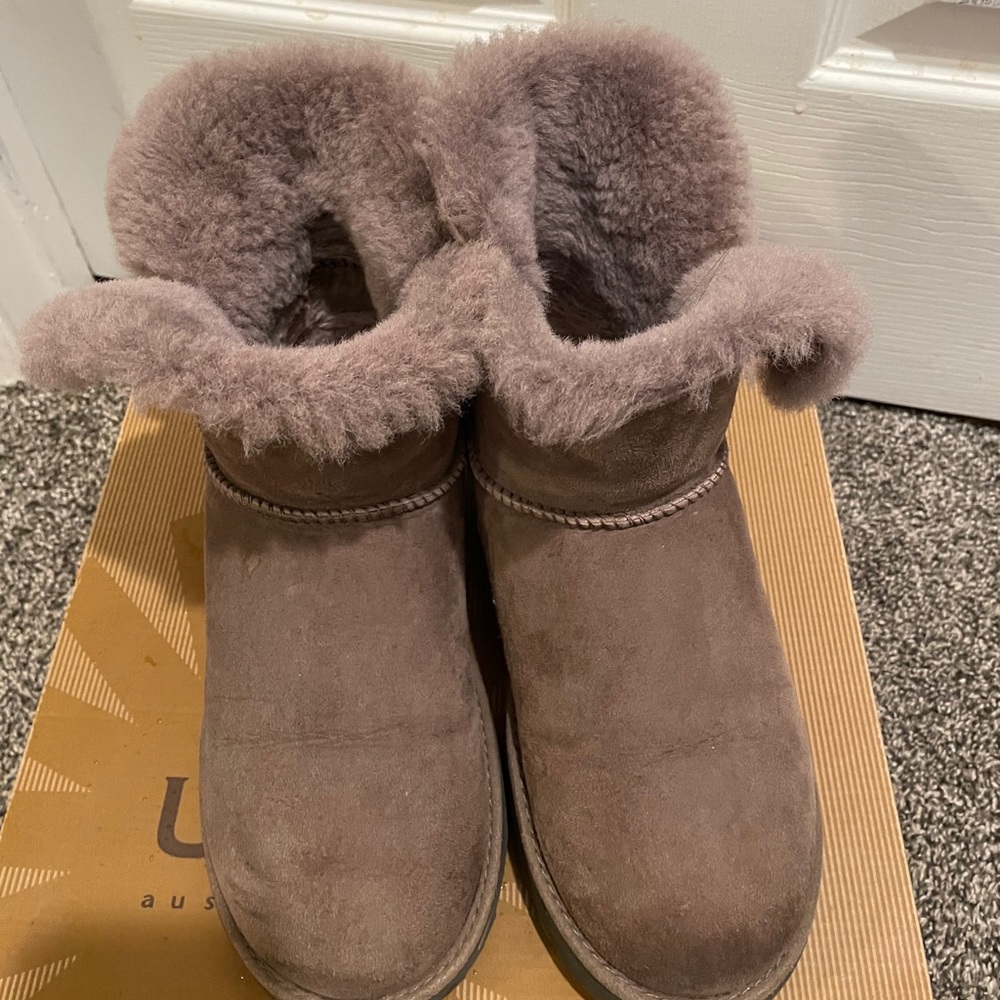 Ugg mini cuff boot - Picture 3 of 4